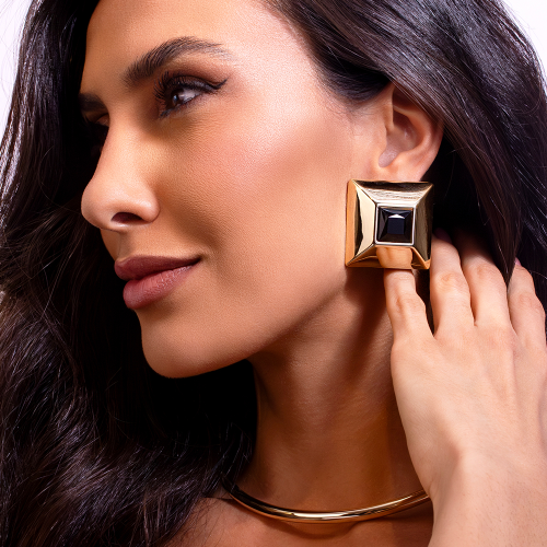 Brinco Quadrado Pedra Preta Dourado